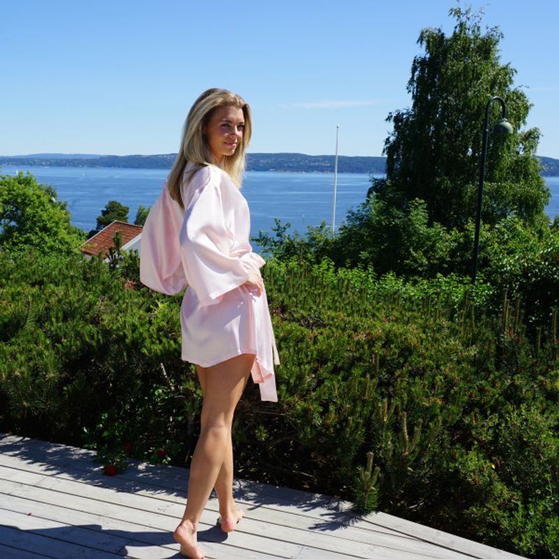 Kimono i silke - lys rosa