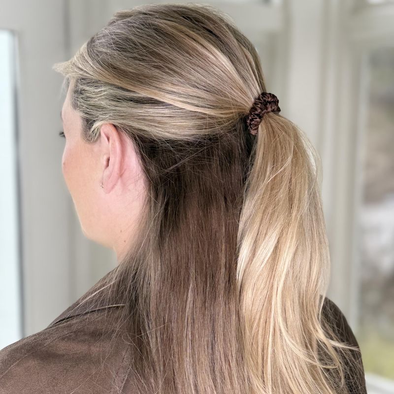 Hårstrikk i silke - sjokolade